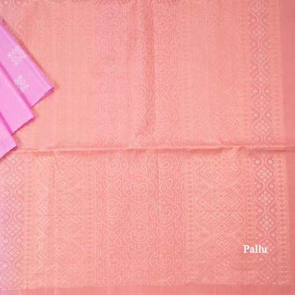 Light Pink Borderless Soft Silk Saree With Floral Zig Zag Design In Gold And Silver Zari