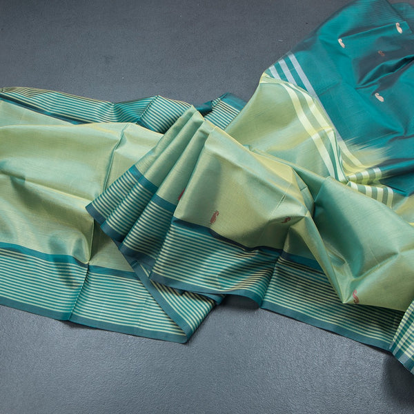 Vaazhai Naar Shot Colour Saree With Thread Buttas And Contrast Pallu 02