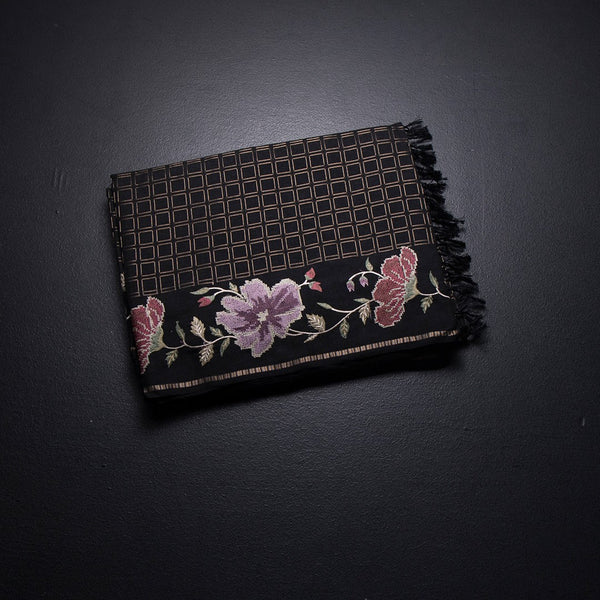 KSRTSR42218-1-Raw-Silk-Black-Zari-Checked-Saree-And-Floral-Thread-Border-fold