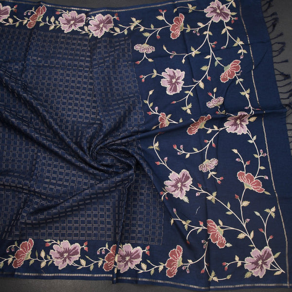 KSRTSR42220-5-Raw-Silk-Dark-Blue-Zari-Checked-Saree-And-Floral-Thread-Border-02-crush