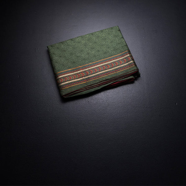 KSRTSR42297-1-Raw-Silk-Olive-Green-Thread-Work-Saree-fold