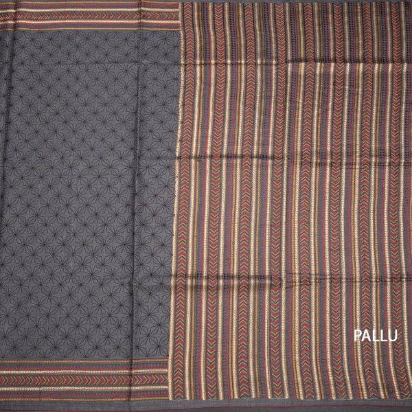 KSRTSR42364-2-Raw-Silk-Grey-Thread-Work-Saree-pallu