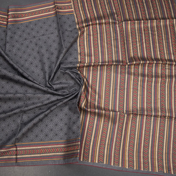 KSRTSR42364-4-Raw-Silk-Grey-Thread-Work-Saree-crush