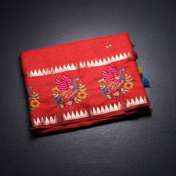 KSRTSR42463-1-Raw-Silk-Red-Thread-Work-Saree-02-fold