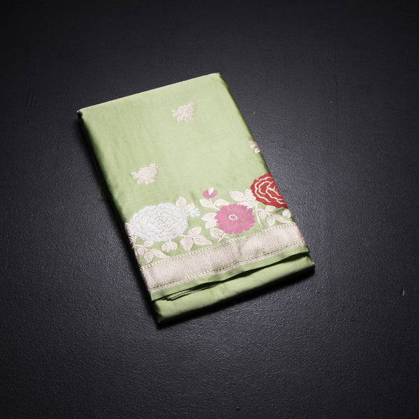 KSRTSR42500-1-Banaras-Light-Green-Floral-Zari-Worked-Saree-fold