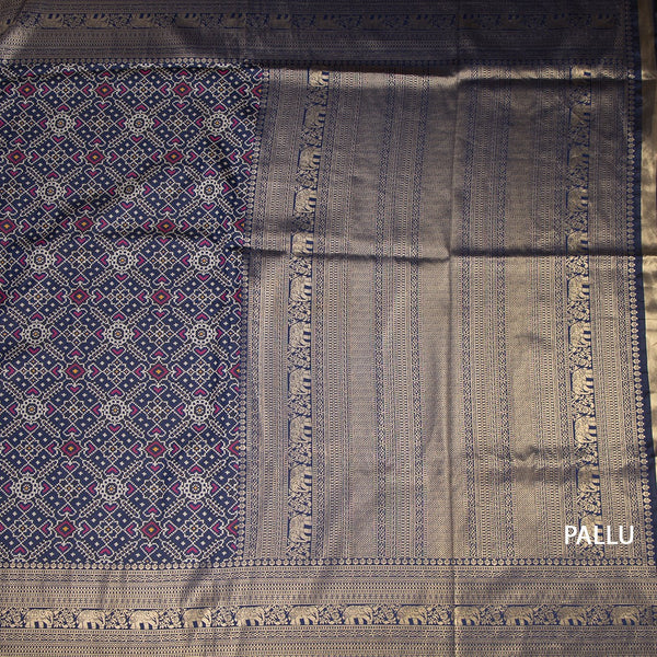 KSRTSR42536-2-Banaras-Navy-Blue-Ikkat-Pattern-Saree-04-pallu