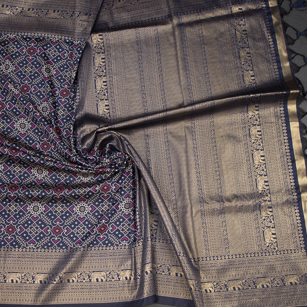 KSRTSR42536-4-Banaras-Navy-Blue-Ikkat-Pattern-Saree-04-crush