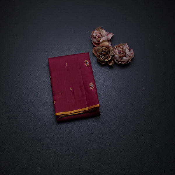 Maroon Borderless Silk Saree With Floral Zari Buttas On The Body 02