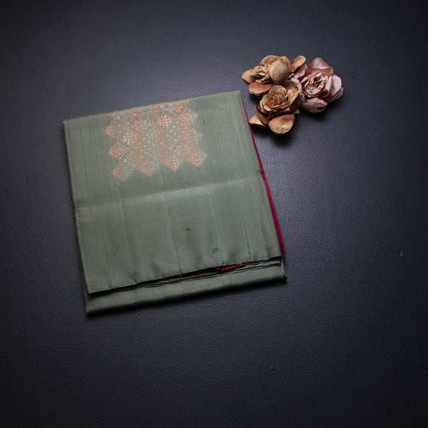 Sage Green Borderless Soft Silk Saree With Contrast Pallu