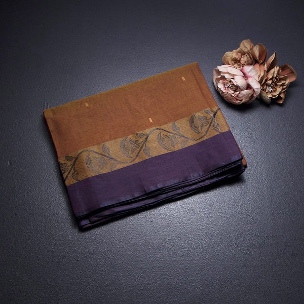 KTSR41991-1-Bengali-Cotton-Shot-Colour-Saree-With-Thread-Buttas-fold