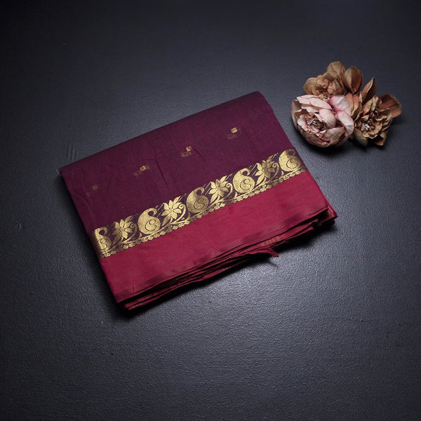 KTSR41994-1-Bengali-Cotton-Dark-Pink-Saree-With-Thread-Buttas-fold