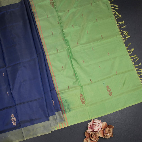 Vaazhai Naar Dark Blue Saree With Thread Buttas And Contrast Pallu