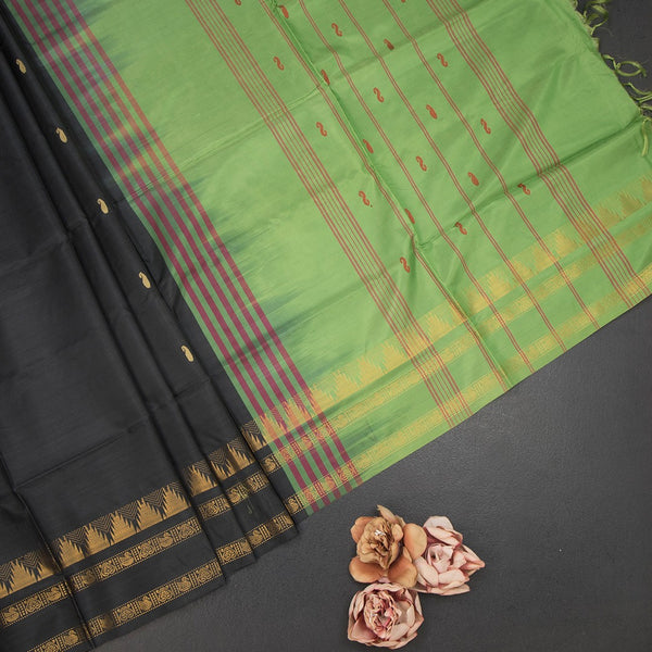 KSRTSR42105-1-Vaazhai-Naar-Black-Saree-With-Thread-Buttas-And-Contrast-Pallu-fold