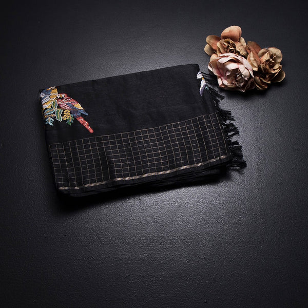 KSRTSR42125-1-Raw-Silk-Black-Zari-With-Thread-Work-Saree-In-Birds-Design-fold