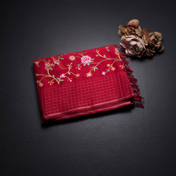 KSRTSR42135-1-Raw-Silk-Red-Zari-With-Thread-Work-Saree-In-Birds-Design-02-fold