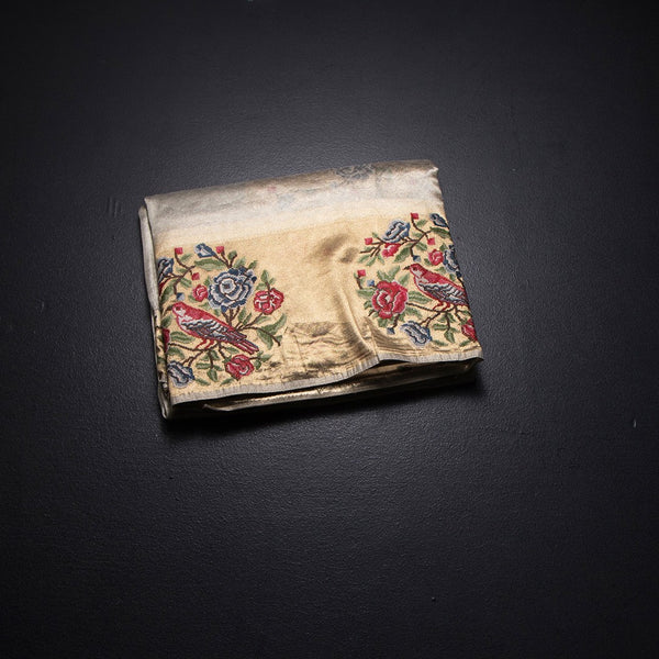 KSRTSR42191-1-Tissue-Silver-Saree-With-Thread-Border-fold