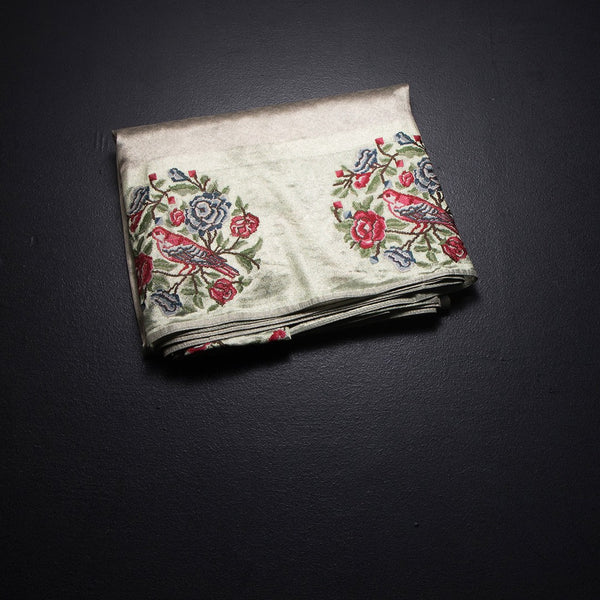 KSRTSR42196-1-Tissue-Silver-Saree-And-Thread-Border-02-fold