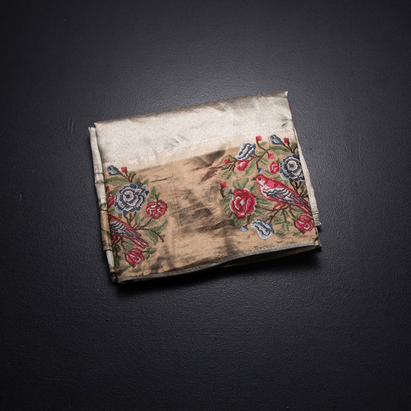 KSRTSR42200-1-Tissue-Silver-Saree-And-Thread-Border-03-fold