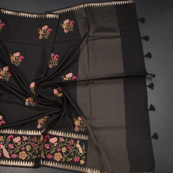 KSRTSR42209-5-Raw-Silk-Black-Floral-Thread-Work-Saree-crush