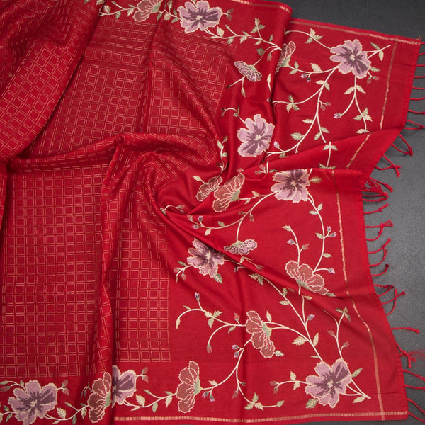 KSRTSR42222-5-Raw-Silk-Red-Zari-Checked-Saree-And-Floral-Thread-Border-02-crush