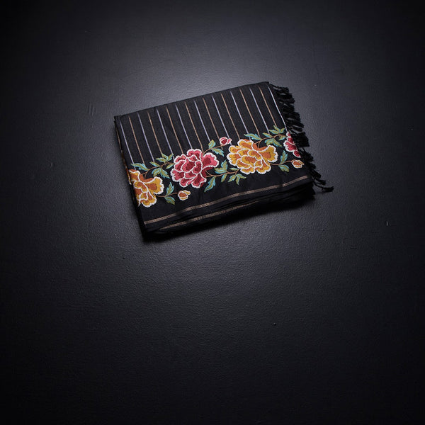 KSRTSR42275-1-Raw-Silk-Black-Zari-Stripes-Saree-And-Floral-Thread-Border-fold