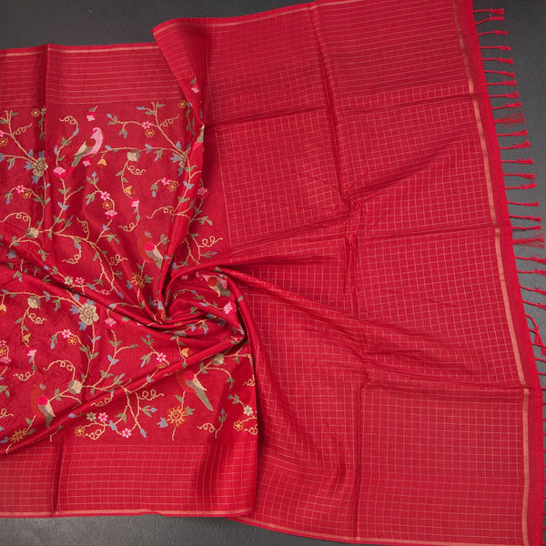 KSRTSR42302-4-Raw-Silk-Pinkish-Red-Thread-Work-Saree-With-Birds-Design-02-crush