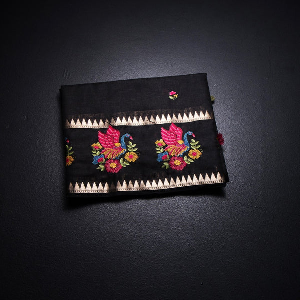 KSRTSR42458-1-Raw-Silk-Black-Thread-Work-Saree-02-fold