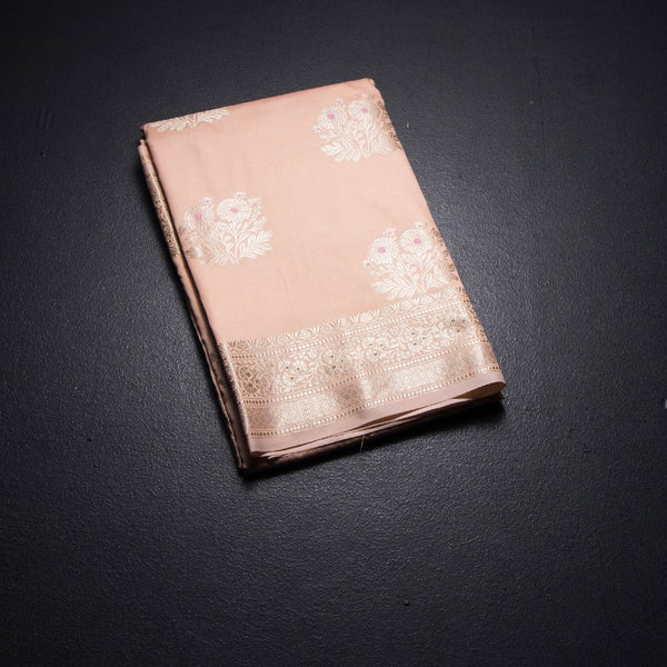 KSRTSR42498-1-Banaras-Peach-Floral-Zari-Worked-Saree-fold