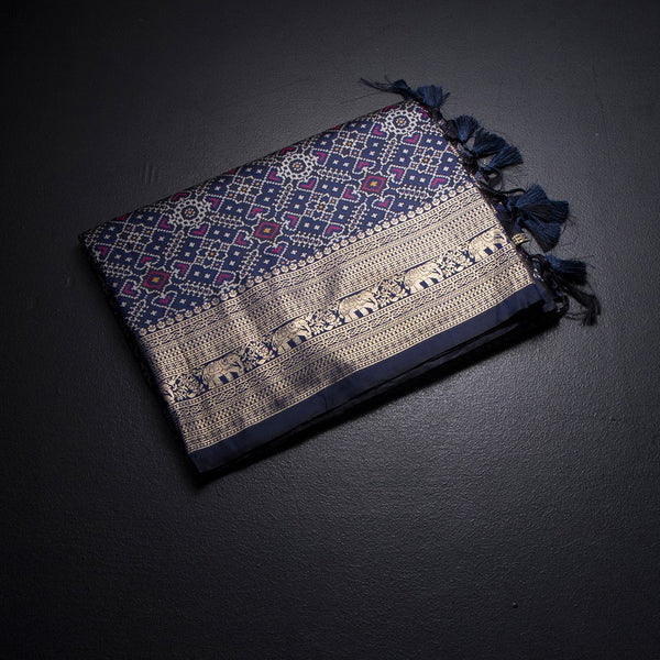 KSRTSR42536-1-Banaras-Navy-Blue-Ikkat-Pattern-Saree-04-fold