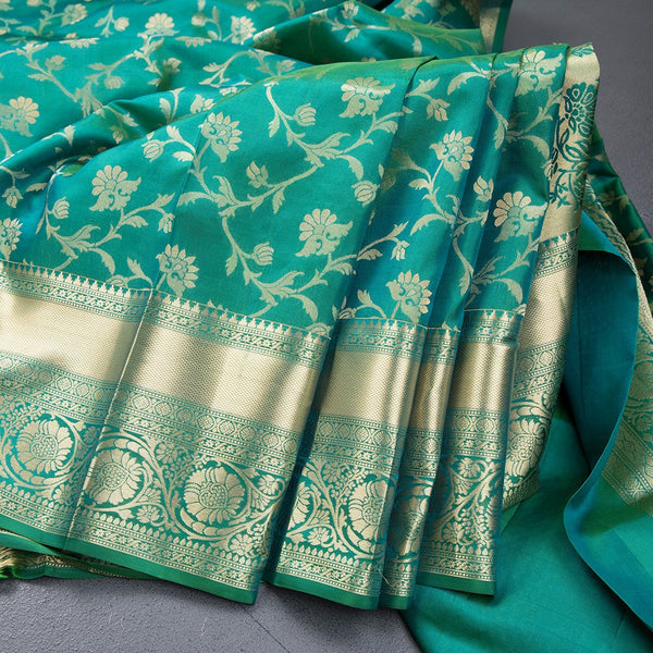 Dark Green Soft Silk Saree With Floral Pattern On The Body