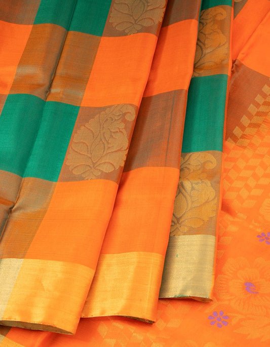 Traditional Checked Silk Saree 07