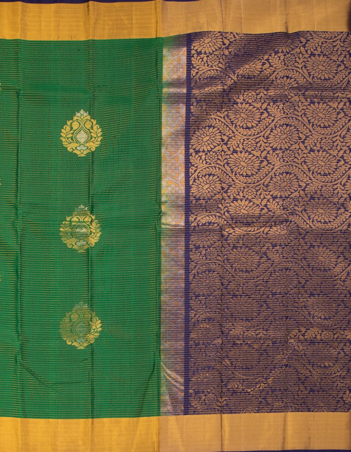 Vaira Oosi Woven Dark Green Soft Silk Saree With Traditional Motifs On Body