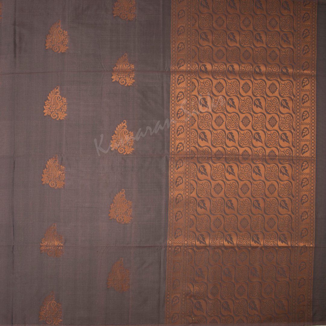 Semi Soft Silk Shot Colour Borderless Saree With Mango Buttas On The Body And Leaf Design On The Pallu